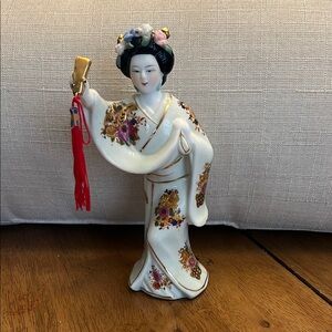 Elegant Porcelain Geisha Figurine with Floral Design